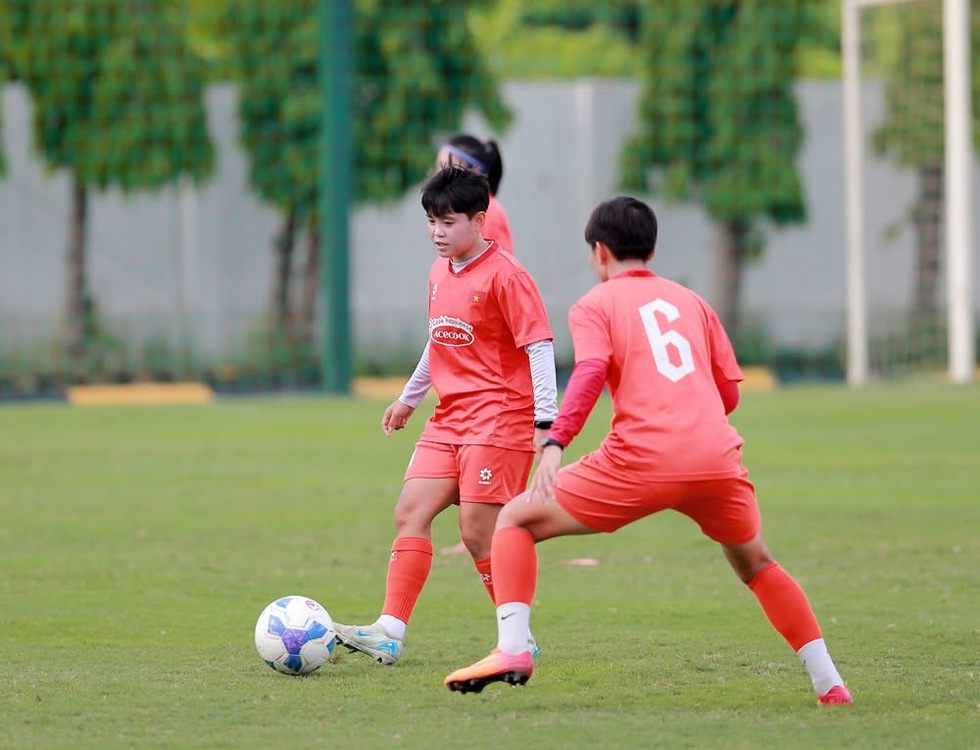 Đến lượt Huỳnh Như và đội tuyển nữ ‘bé xíu’ đấu dàn sao nhập tịch Indonesia cao lồng lộng- Ảnh 2. Đến lượt Huỳnh Như và đội tuyển nữ ‘bé xíu’ đấu dàn sao nhập tịch Indonesia cao lồng lộng- Ảnh 2.