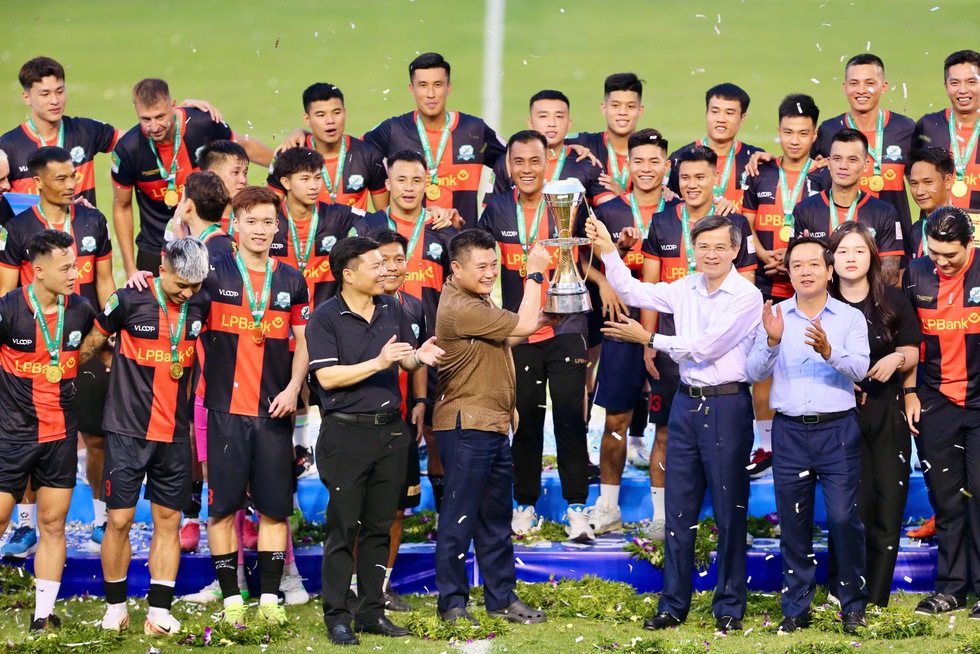 Hoàng Đức, Văn Lâm và Ninh Bình rước cúp vô địch: V-League có thêm đối thủ cực chất- Ảnh 3. Hoàng Đức, Văn Lâm và Ninh Bình rước cúp vô địch: V-League có thêm đối thủ cực chất- Ảnh 3.