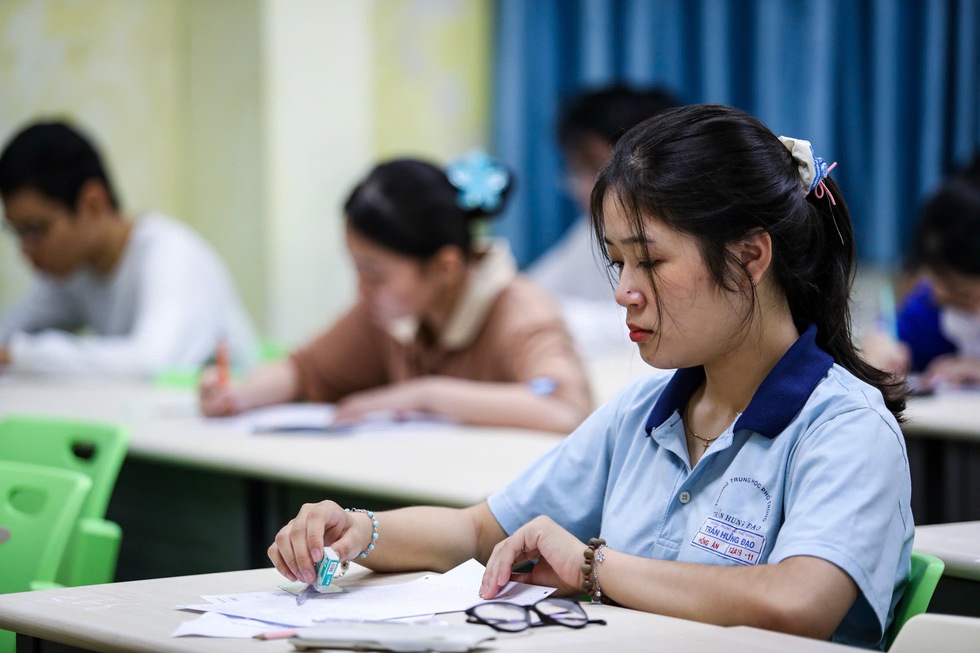 Tuyển sinh ĐH 2025: Học phí Trường ĐH Kinh tế-Luật từ 31,5-65 triệu đồng/năm Tuyển sinh ĐH 2025: Học phí Trường ĐH Kinh tế-Luật từ 31,5-65 triệu đồng/năm