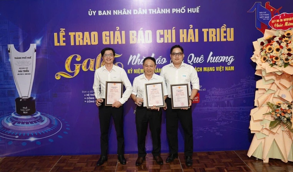 Báo Thanh Niên nhận Giải báo chí Hải Triều lần thứ 6 Báo Thanh Niên nhận Giải báo chí Hải Triều lần thứ 6