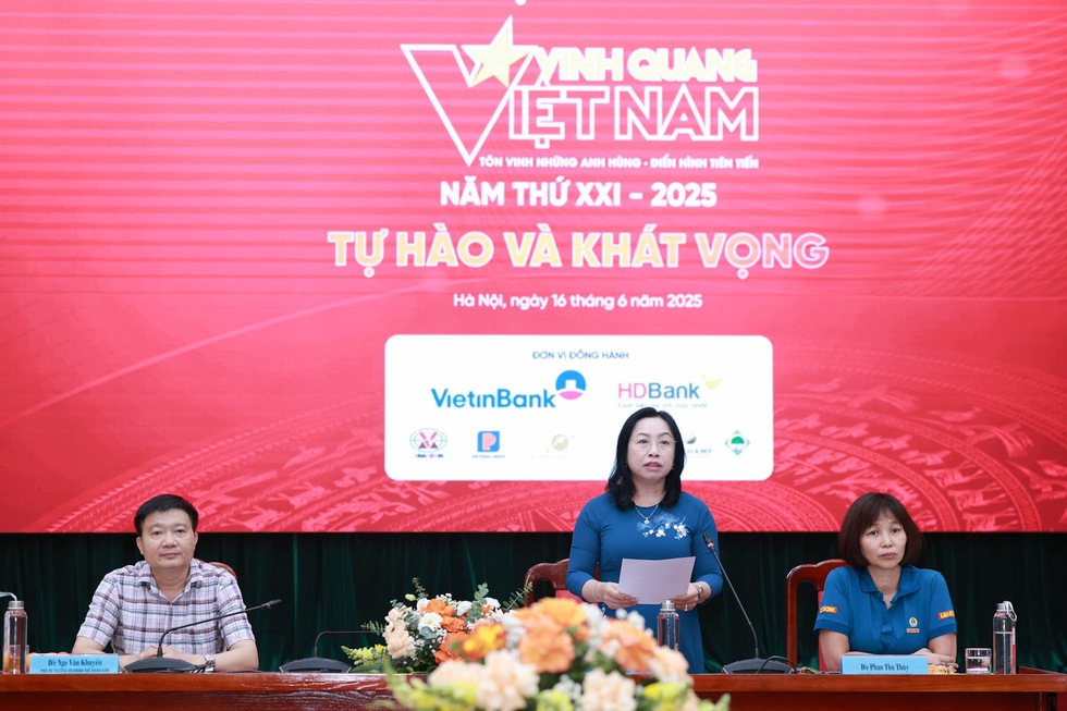 HLV Mai Đức Chung và xạ thủ Trịnh Thu Vinh được vinh danh đặc biệt HLV Mai Đức Chung và xạ thủ Trịnh Thu Vinh được vinh danh đặc biệt