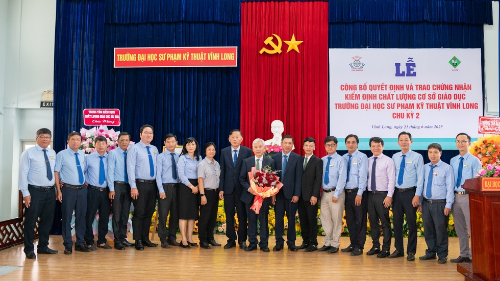 Trường ĐH Sư phạm Kỹ thuật Vĩnh Long đạt chuẩn kiểm định chất lượng chu kỳ 2- Ảnh 2. Trường ĐH Sư phạm Kỹ thuật Vĩnh Long đạt chuẩn kiểm định chất lượng chu kỳ 2- Ảnh 2.