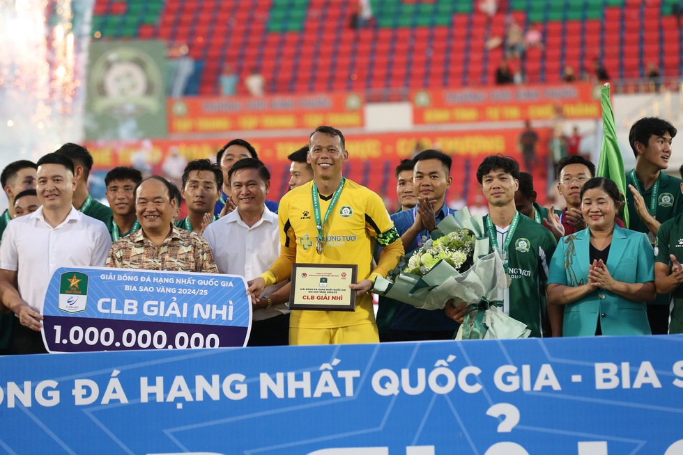 Hành động tuyệt vời của Công Phượng, những lời phát biểu từ trái tim trước cơ hội lịch sử Hành động tuyệt vời của Công Phượng, những lời phát biểu từ trái tim trước cơ hội lịch sử