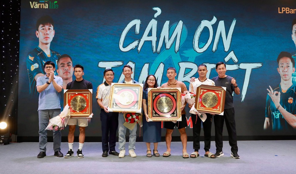 Bầu Đức đi vắng, ông Vũ Tiến Thành nói gì khi HAGL chia tay Minh Vương và 3 ngôi sao khác?- Ảnh 8. Bầu Đức đi vắng, ông Vũ Tiến Thành nói gì khi HAGL chia tay Minh Vương và 3 ngôi sao khác?- Ảnh 8.