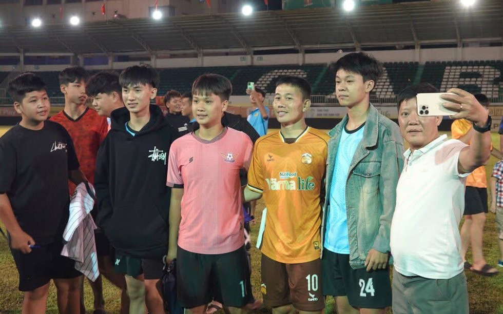 Bầu Đức đi vắng, ông Vũ Tiến Thành nói gì khi HAGL chia tay Minh Vương và 3 ngôi sao khác? Bầu Đức đi vắng, ông Vũ Tiến Thành nói gì khi HAGL chia tay Minh Vương và 3 ngôi sao khác?