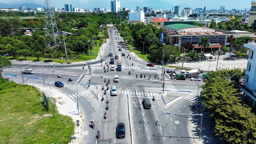 Ph&acirc;n luồng giao th&ocirc;ng qua cầu H&ograve;a Xu&acirc;n, Đ&agrave; Nẵng: Những xe n&agrave;o bị cấm?- Ảnh 1.