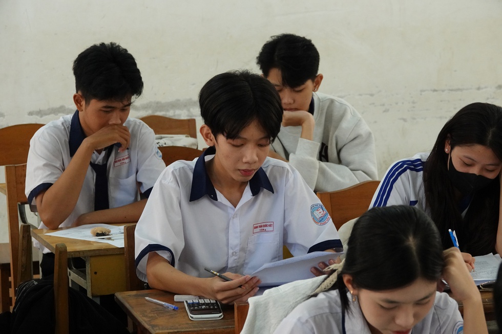 Giúp đỡ học sinh mồ côi Danh Trần Quốc Kiệt thực hiện ước mơ vào đại học - Ảnh 1.