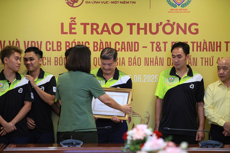 Thắng lớn giải bóng bàn quốc gia, Đinh Anh Hoàng cùng đồng đội được bầu Hiển thưởng tiền tỉ- Ảnh 2.