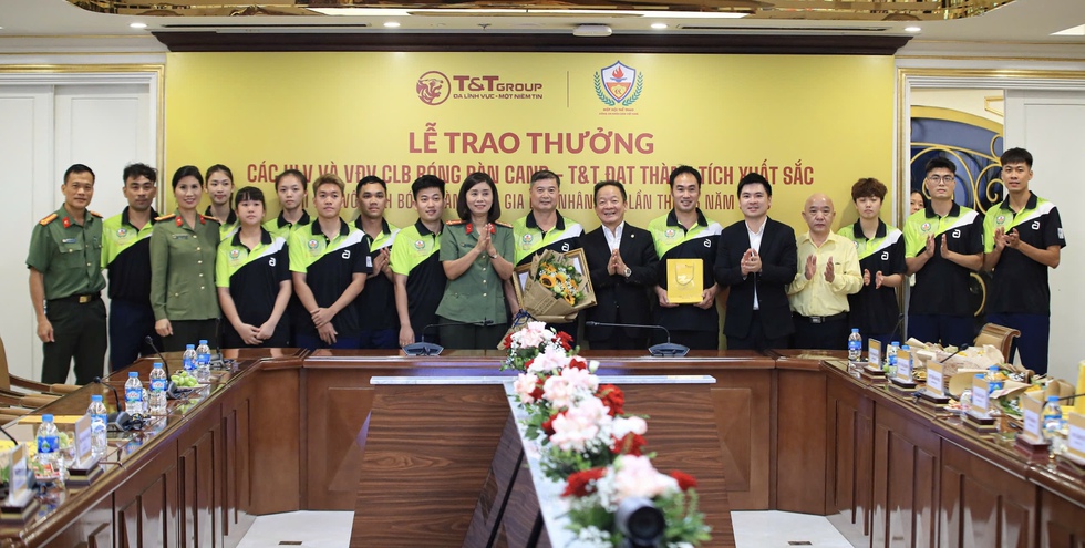 Thắng lớn giải bóng bàn quốc gia, Đinh Anh Hoàng cùng đồng đội được bầu Hiển thưởng tiền tỉ