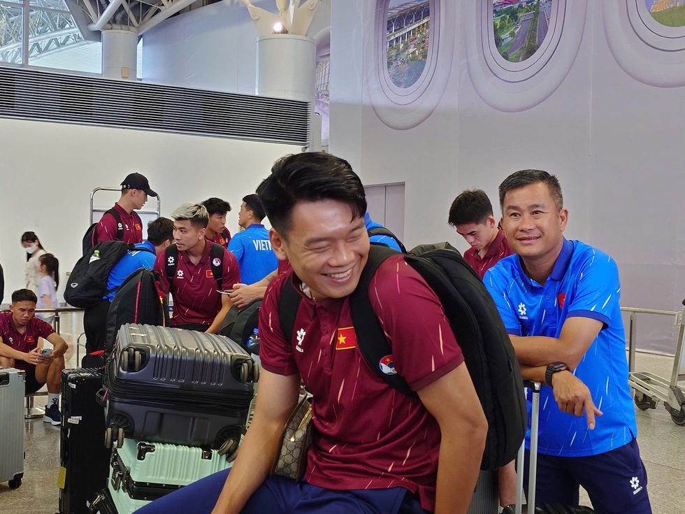 Đội tuyển Việt Nam lạc quan lên đường sang Malaysia: Quyết mang 3 điểm trở về- Ảnh 3.