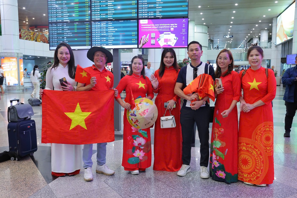 Đội tuyển Việt Nam được chào đón nồng hậu tại Malaysia, sẵn sàng đánh bại chủ nhà- Ảnh 10.