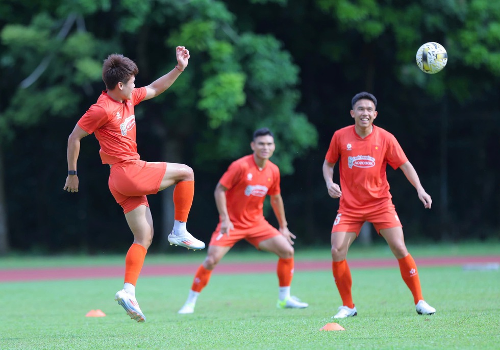 Việt Nam đấu Malaysia: Cao Pendant Quang Vinh, Hai Long và Minh Khoa đá chính, Quang Hải bất ngờ dự bị- Ảnh 5. Việt Nam đấu Malaysia: Cao Pendant Quang Vinh, Hai Long và Minh Khoa đá chính, Quang Hải bất ngờ dự bị- Ảnh 5.