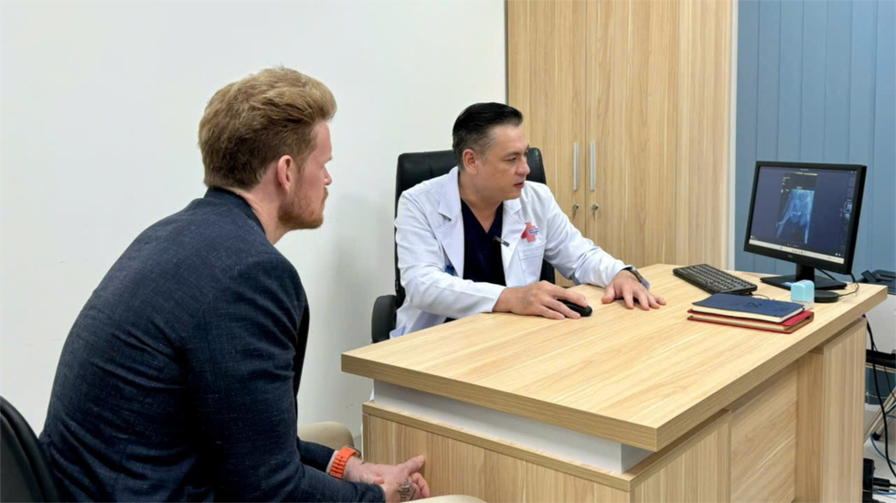 Bệnh viện Bình Dân điều trị thành công ca hẹp niệu đạo phức tạp người Mỹ- Ảnh 1. Bệnh viện Bình Dân điều trị thành công ca hẹp niệu đạo phức tạp người Mỹ- Ảnh 1.