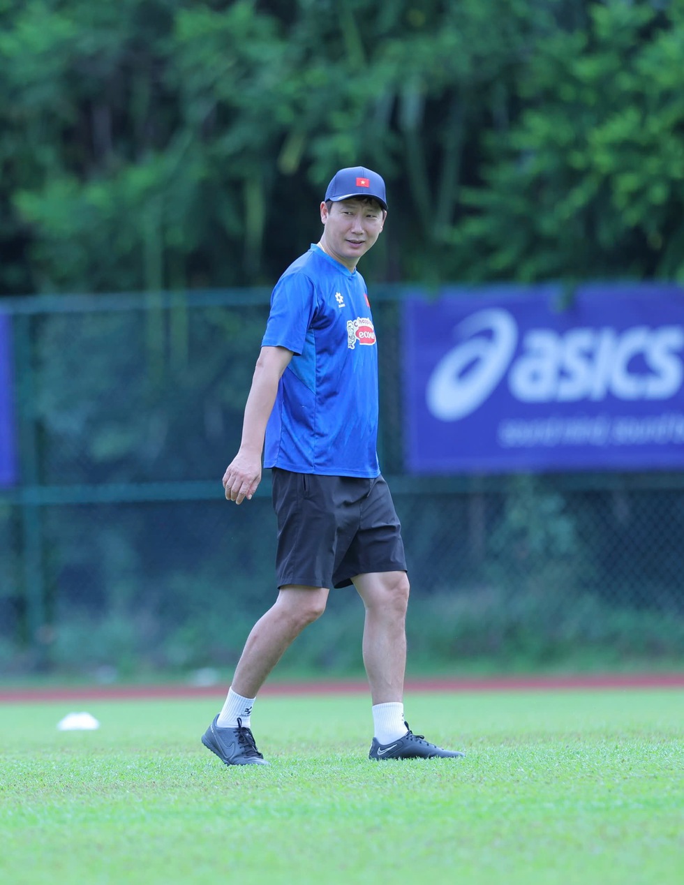 Bất ngờ: Kh&ocirc;ng sốt v&eacute; trận Malaysia đại chiến đội tuyển Việt Nam, s&acirc;n Bukit Jalil bị&hellip; ế- Ảnh 1.