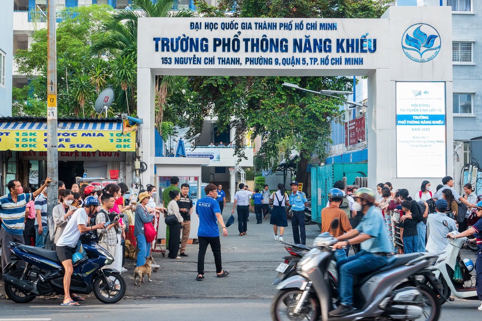 Công bố điểm thi và điểm chuẩn lớp 10 Trường Phổ thông Năng khiếu Công bố điểm thi và điểm chuẩn lớp 10 Trường Phổ thông Năng khiếu