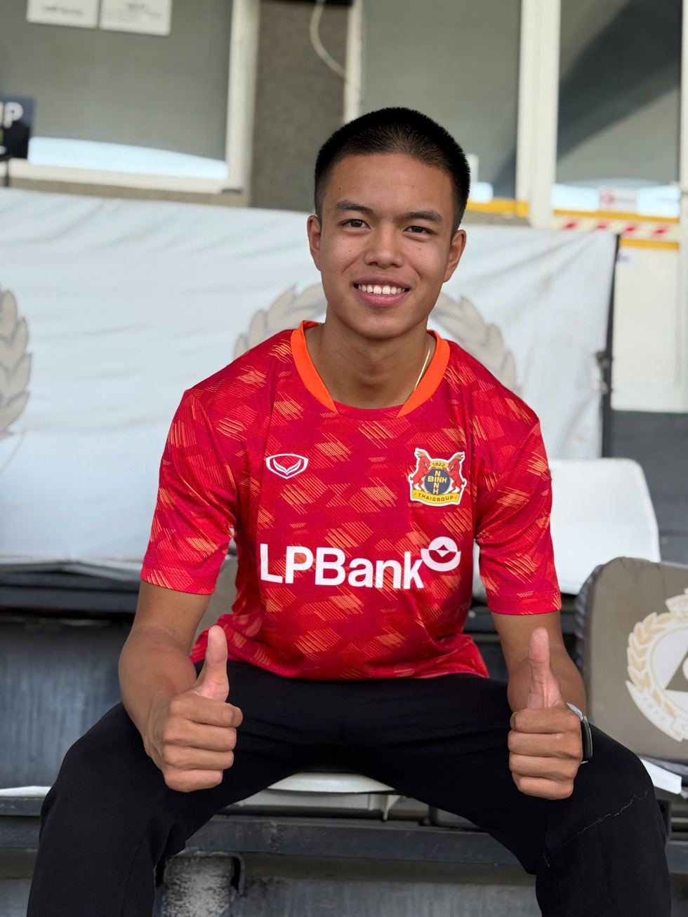 Sao trẻ Đỗ Nguyễn Thành Chung chính thức khoác áo Ninh Bình: Slavia Sofia hoàn tất chuyển nhượng - Ảnh 2.