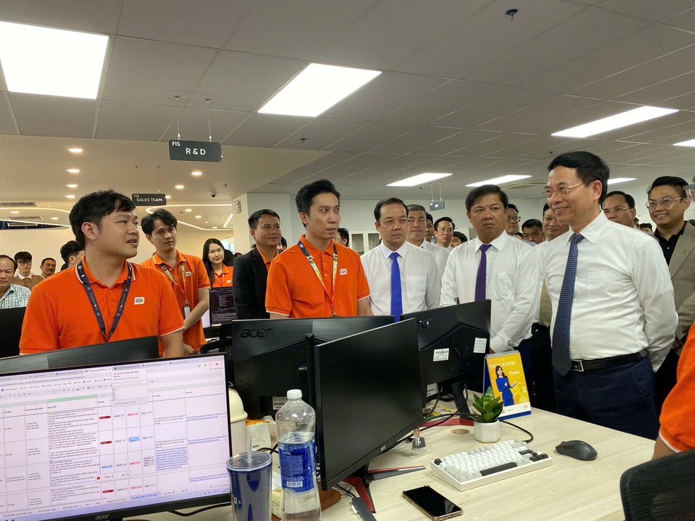 Đà Nẵng: Khởi động Fab-Lab, tiên phong kiến tạo công nghệ đóng gói vi mạch- Ảnh 4. Đà Nẵng: Khởi động Fab-Lab, tiên phong kiến tạo công nghệ đóng gói vi mạch- Ảnh 4.