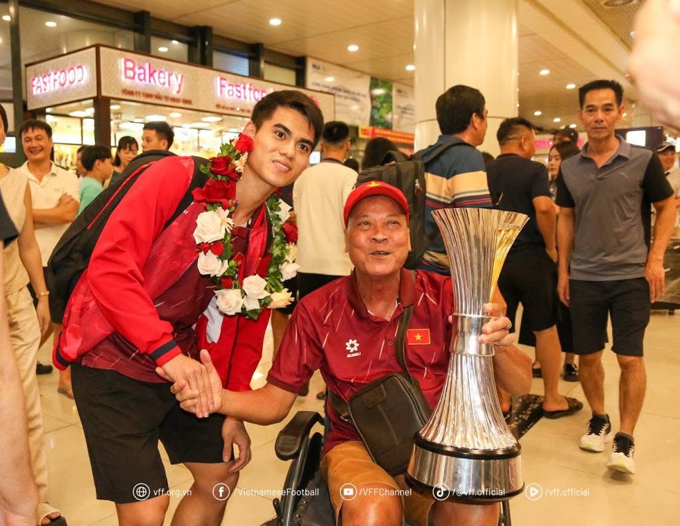 U.23 Việt Nam ca khúc khải hoàn: HLV Kim Sang-sik giao lưu cùng Báo Thanh Niên ngày 31.7- Ảnh 5. U.23 Việt Nam ca khúc khải hoàn: HLV Kim Sang-sik giao lưu cùng Báo Thanh Niên ngày 31.7- Ảnh 5.