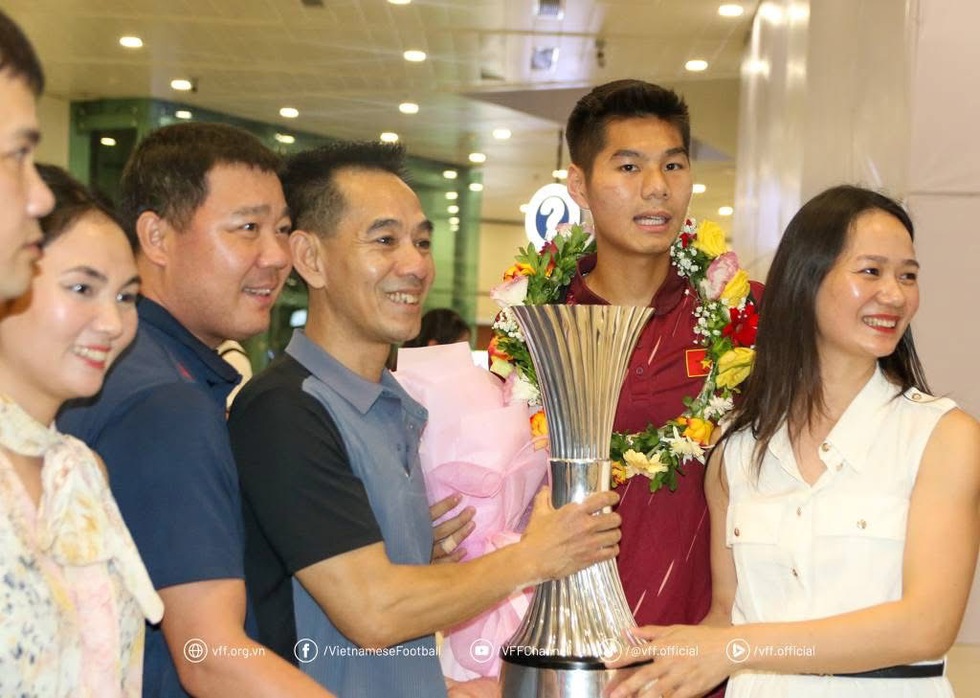 U.23 Việt Nam ca khúc khải hoàn: HLV Kim Sang-sik giao lưu cùng Báo Thanh Niên ngày 31.7- Ảnh 6. U.23 Việt Nam ca khúc khải hoàn: HLV Kim Sang-sik giao lưu cùng Báo Thanh Niên ngày 31.7- Ảnh 6.