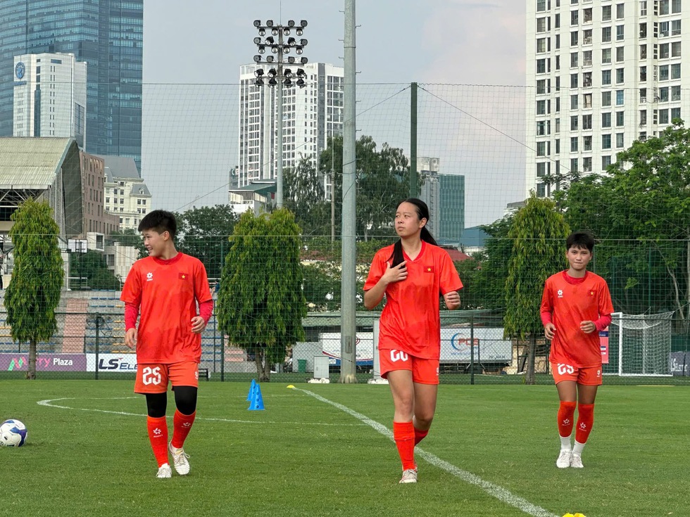 Tiền đạo Việt kiều có chiều cao lý tưởng, thử sức ở U.20 nữ Việt Nam
- Ảnh 4. Tiền đạo Việt kiều có chiều cao lý tưởng, thử sức ở U.20 nữ Việt Nam
- Ảnh 4.