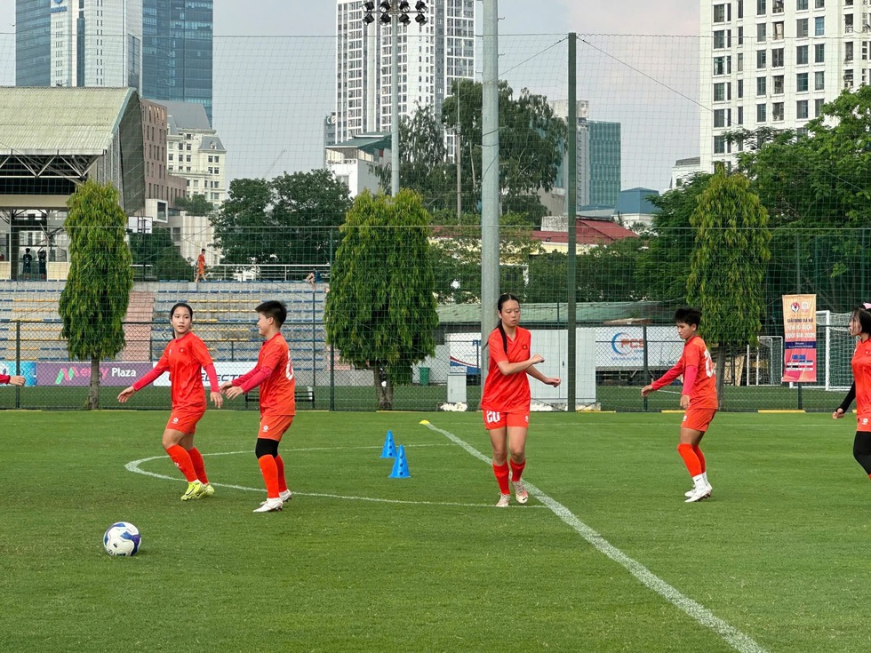 Tiền đạo Việt kiều có chiều cao lý tưởng, thử sức ở U.20 nữ Việt Nam
- Ảnh 5. Tiền đạo Việt kiều có chiều cao lý tưởng, thử sức ở U.20 nữ Việt Nam
- Ảnh 5.