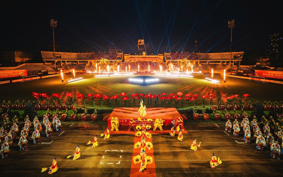 Thủ tướng Phạm Minh Ch&iacute;nh dự lễ khai mạc giải b&oacute;ng đ&aacute; C&ocirc;ng an-Cảnh s&aacute;t ASEAN- Ảnh 14.