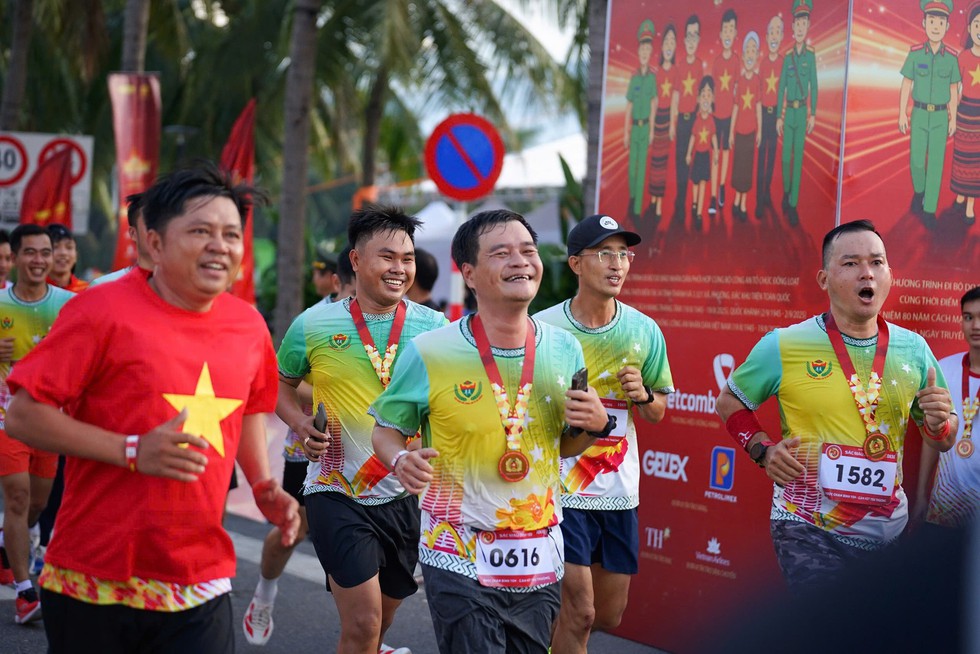 'Cùng Việt Nam tiến bước' ở Đà Nẵng: ‘Cả gia đình tôi đều thấy tự hào!’- Ảnh 9.