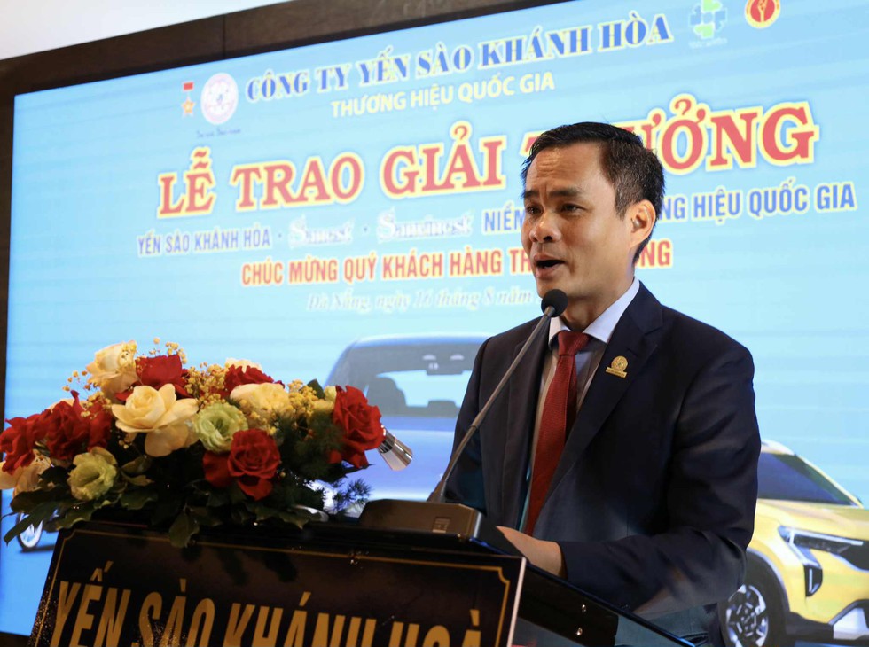 Người miền Trung trúng thưởng ô tô từ Yến sào khánh hòa tại lễ tri ân 2025 - Ảnh 2.
