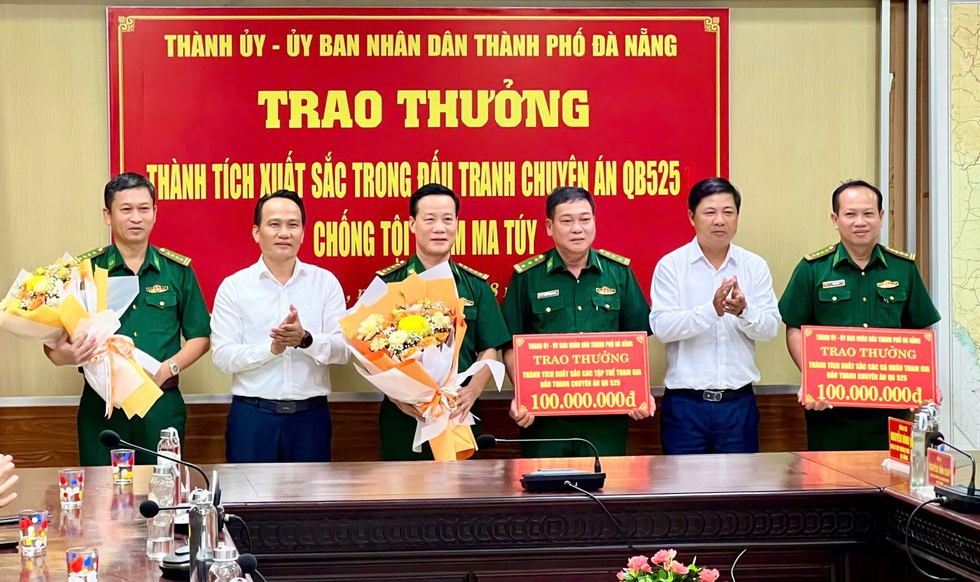 Đà Nẵng: Trận đánh chớp nhoáng '7 giây', Biên phòng thu giữ 300 kg ma túy - Ảnh 1. Đà Nẵng: Trận đánh chớp nhoáng '7 giây', Biên phòng thu giữ 300 kg ma túy - Ảnh 1.