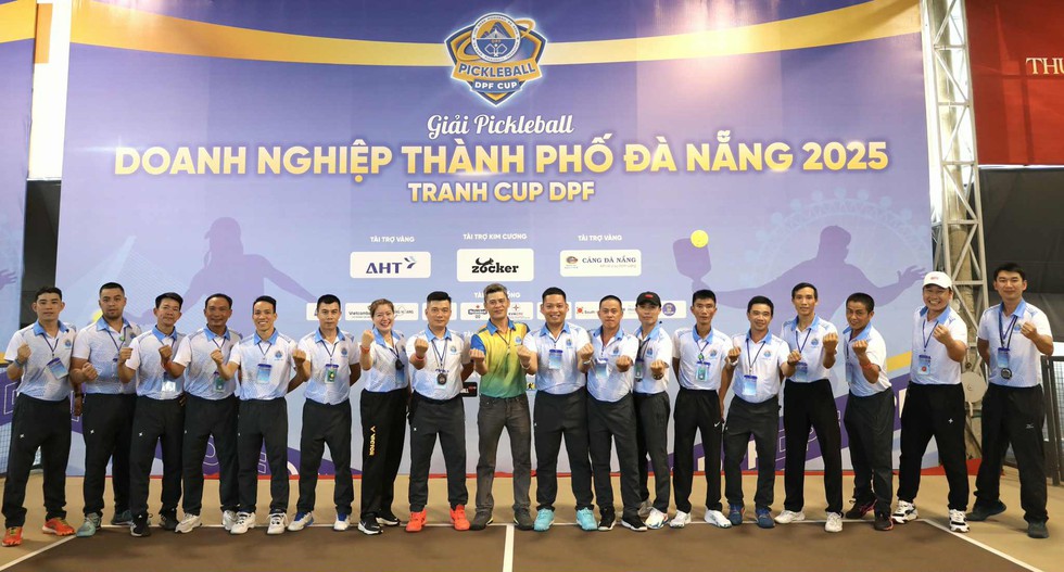 Sự kiện ra mắt đội ngũ trọng tài chuẩn châu Á diễn ra trong khuôn khổ Giải pickleball Doanh nghiệp Đà Nẵng 2025 - tranh Cúp DPF. ẢNH: HUY ĐẠT Sự kiện ra mắt đội ngũ trọng tài chuẩn châu Á diễn ra trong khuôn khổ Giải pickleball Doanh nghiệp Đà Nẵng 2025 - tranh Cúp DPF. ẢNH: HUY ĐẠT
