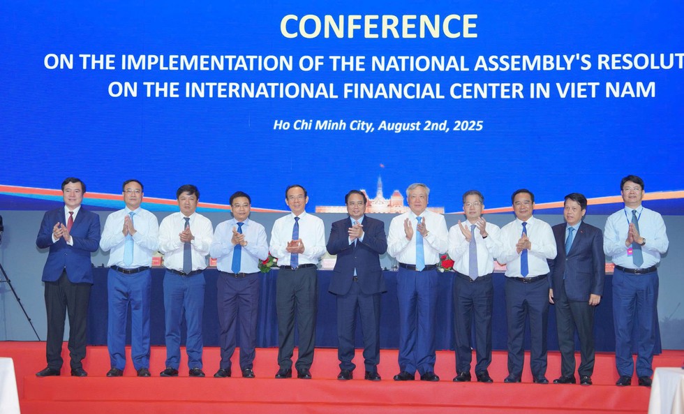 Thủ tướng dự hội nghị triển khai nghị quyết trung tâm tài chính quốc tế- Ảnh 2.