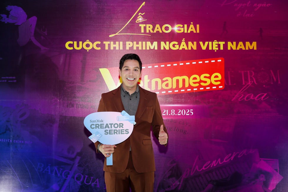 Diễn vi&ecirc;n Th&uacute;y Ng&acirc;n quyến rũ, Đinh Ngọc Diệp c&aacute; t&iacute;nh tr&ecirc;n thảm đỏ - Ảnh 7.