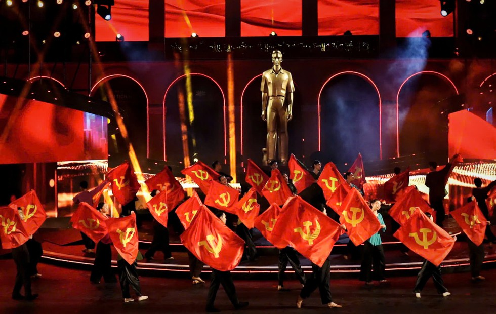 Cầu truyền h&igrave;nh 'Thời cơ v&agrave;ng' sống lại những khoảnh khắc lịch sử- Ảnh 15.