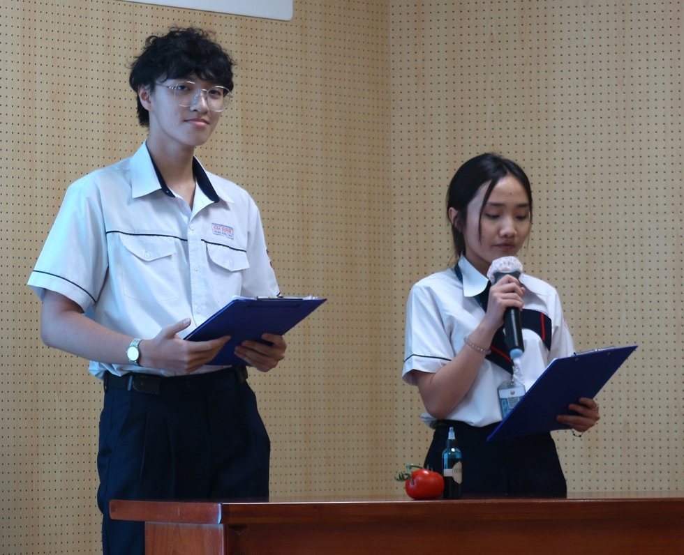 Nhóm học sinh biến vỏ cà chua thành mực in- Ảnh 2.