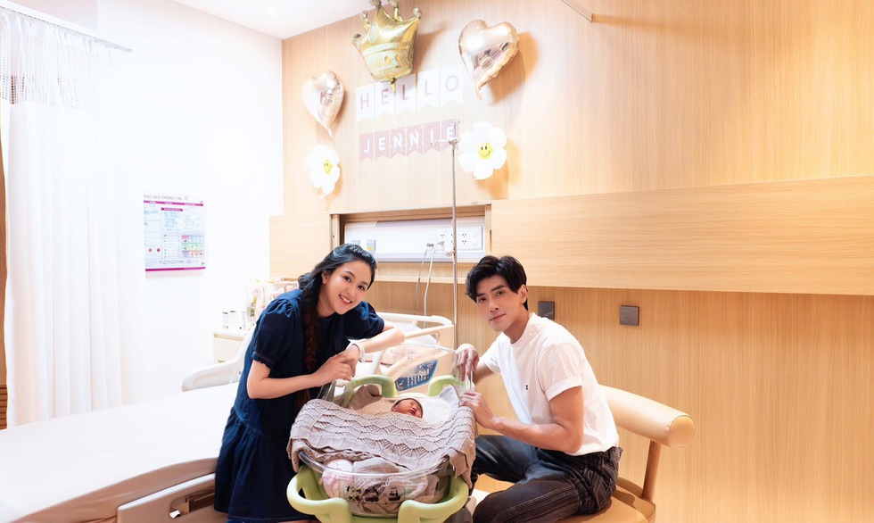 Diễn vi&ecirc;n Phương Hằng tiết lộ cuộc sống khi l&agrave;m mẹ ở tuổi 36 - Ảnh 1.