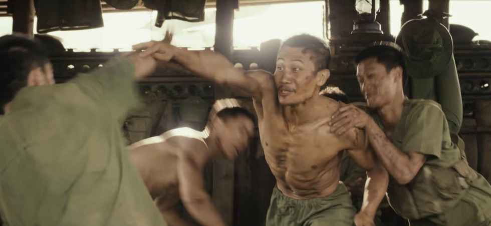 Ngoại h&igrave;nh 'g&acirc;y sốt' trước khi giảm c&acirc;n của nam ch&iacute;nh phim &lsquo;Mưa đỏ&rsquo;- Ảnh 2.