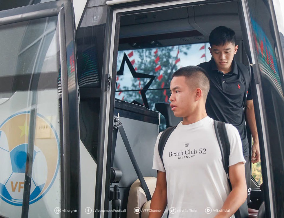 Trần Th&agrave;nh Trung đ&atilde; &lsquo;bắt s&oacute;ng&rsquo; L&ecirc; Viktor, khoảnh khắc được chờ đợi của U.23 Việt Nam- Ảnh 6.