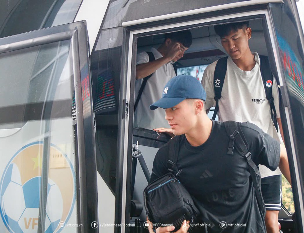 Trần Th&agrave;nh Trung đ&atilde; &lsquo;bắt s&oacute;ng&rsquo; L&ecirc; Viktor, khoảnh khắc được chờ đợi của U.23 Việt Nam- Ảnh 4.