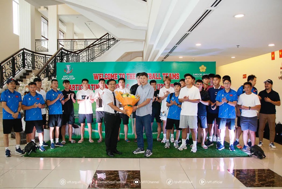 Trần Th&agrave;nh Trung đ&atilde; &lsquo;bắt s&oacute;ng&rsquo; L&ecirc; Viktor, khoảnh khắc được chờ đợi của U.23 Việt Nam- Ảnh 2.