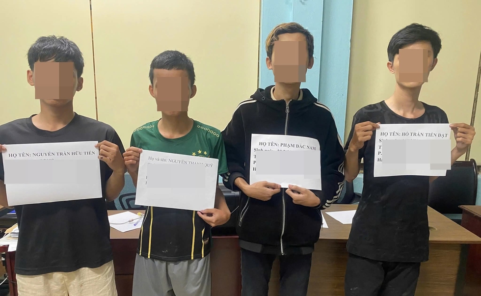 Trộm bình ắc quy bán lấy tiền chơi game, nhóm nghi phạm bị bắt giữ- Ảnh 2.