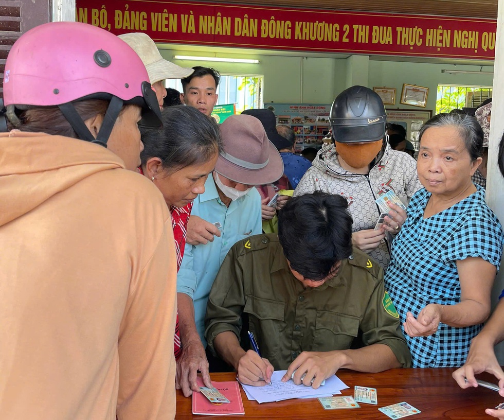 Đi nhận quà Quốc khánh 2.9, ngỡ ngàng phát hiện hộ khẩu có thêm… 'người lạ'- Ảnh 3. Đi nhận quà Quốc khánh 2.9, ngỡ ngàng phát hiện hộ khẩu có thêm… 'người lạ'- Ảnh 3.