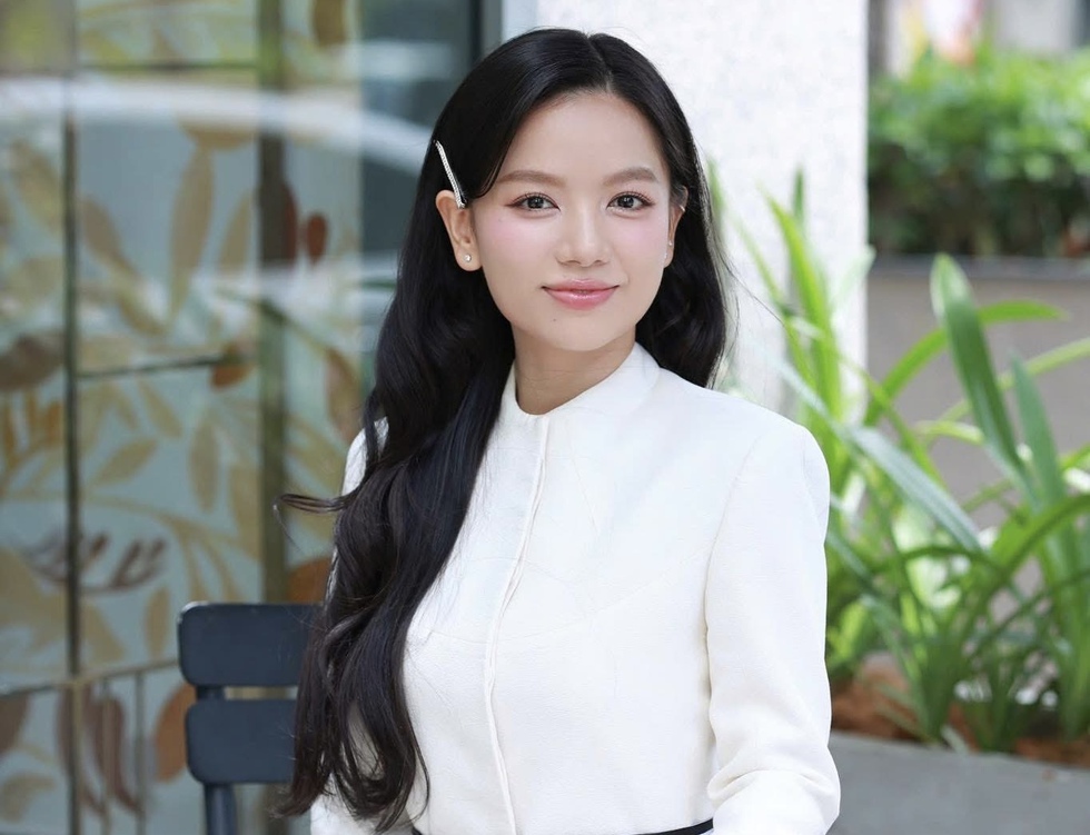 Nhan sắc đời thường của Lê Hạ Anh - ‘bóng hồng’ hiếm hoi trong ‘Mưa đỏ’- Ảnh 2.
