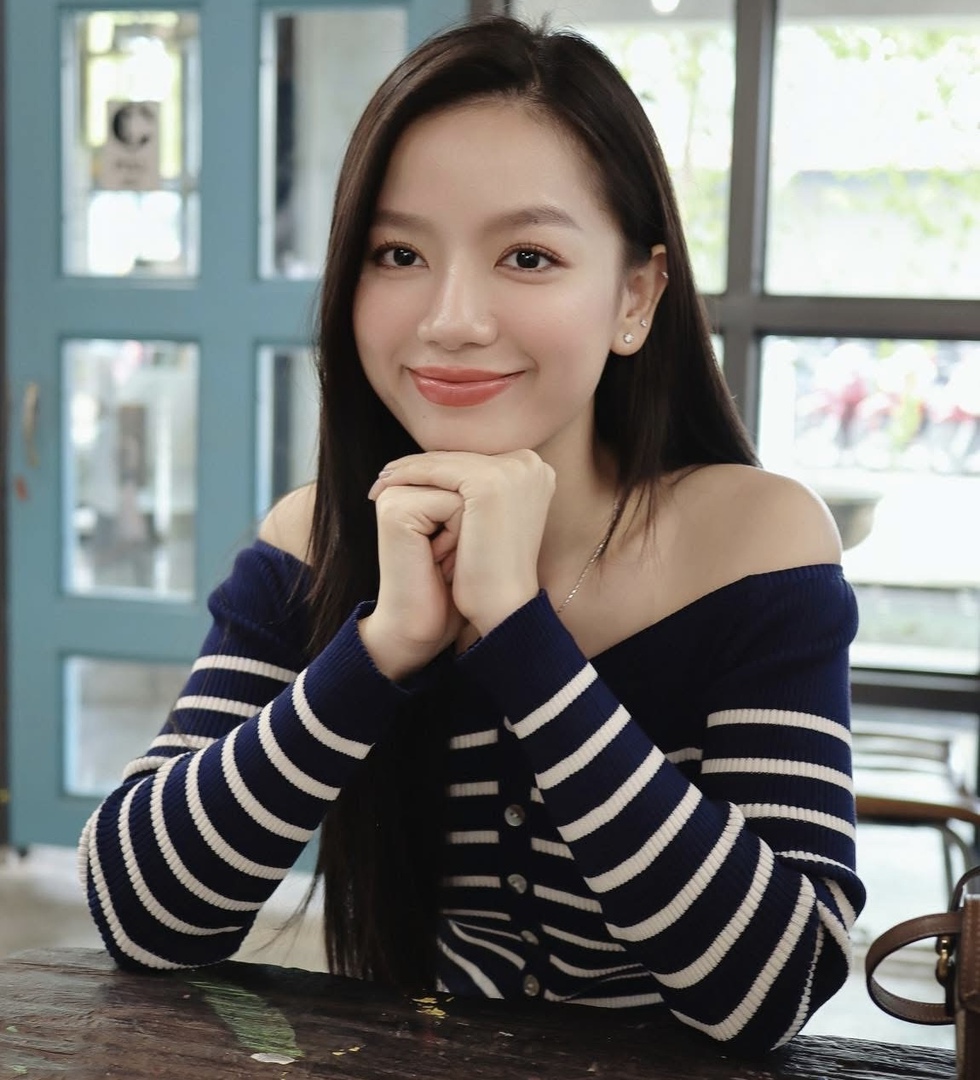 Nhan sắc đời thường của Lê Hạ Anh - ‘bóng hồng’ hiếm hoi trong ‘Mưa đỏ’- Ảnh 11.