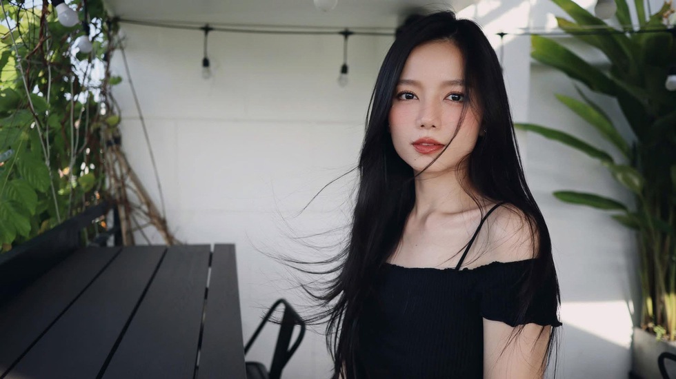 Nhan sắc đời thường của Lê Hạ Anh - ‘bóng hồng’ hiếm hoi trong ‘Mưa đỏ’- Ảnh 6.