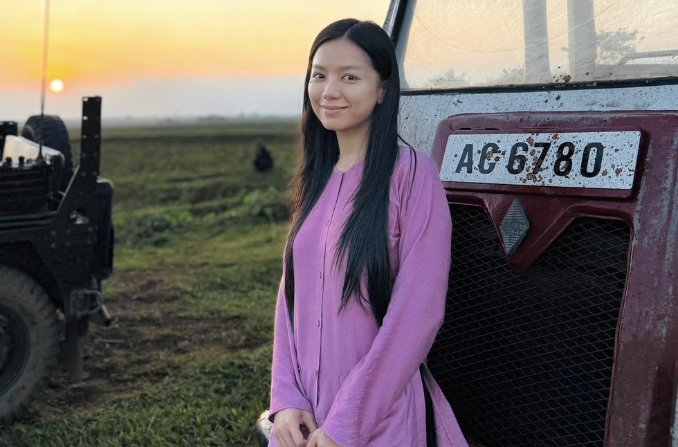 Nhan sắc đời thường của Lê Hạ Anh - ‘bóng hồng’ hiếm hoi trong ‘Mưa đỏ’- Ảnh 1.