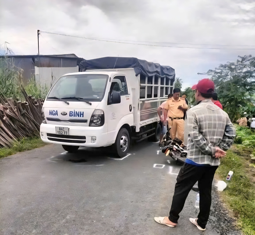 Vụ nữ sinh Vĩnh Long tử vong: Khởi tố t&agrave;i xế xe tải, trưng cầu gi&aacute;m định- Ảnh 1.
