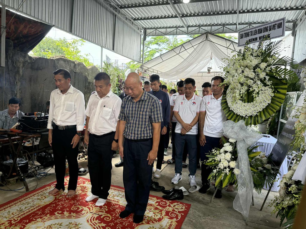 H&ocirc;m nay, trọng t&agrave;i Trần Đ&igrave;nh Thịnh về với đất mẹ&hellip;- Ảnh 1.