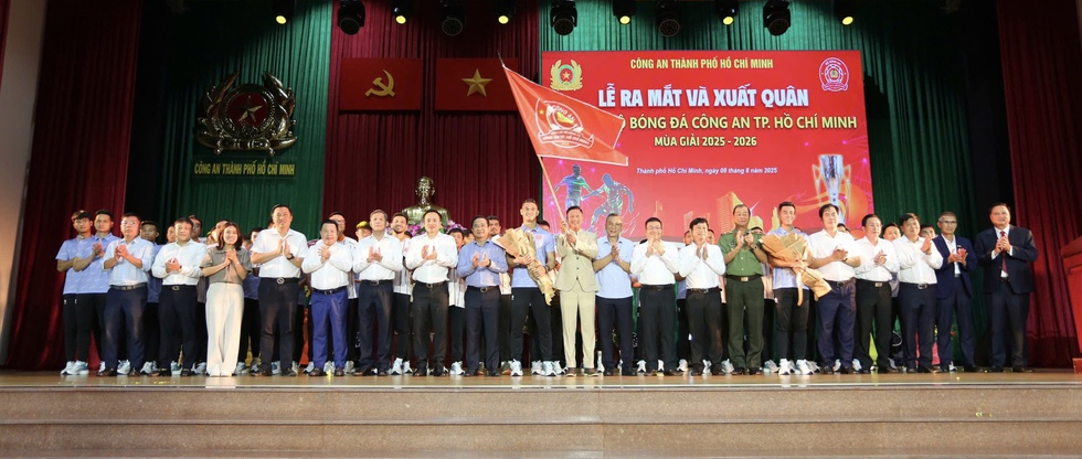 Lãnh đạo TP.HCM dự lễ xuất quân CLB CA TP.HCM: Biểu tượng hào hùng trở lại, đặt mục tiêu cao- Ảnh 3.