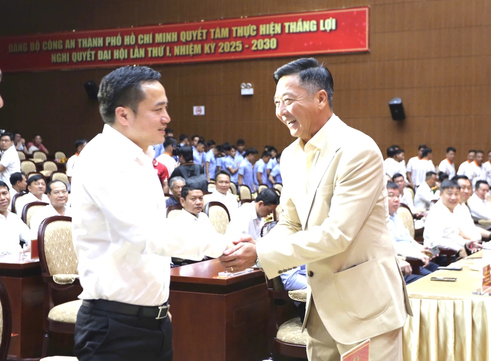 Lãnh đạo TP.HCM dự lễ xuất quân CLB CA TP.HCM: Biểu tượng hào hùng trở lại, đặt mục tiêu cao- Ảnh 1.