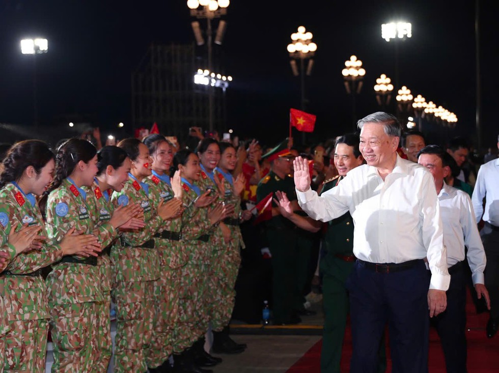 Tổng Bí thư Tô Lâm dự cầu truyền hình chính luận nghệ thuật Dưới cờ vinh quang- Ảnh 1. Tổng Bí thư Tô Lâm dự cầu truyền hình chính luận nghệ thuật Dưới cờ vinh quang- Ảnh 1.
